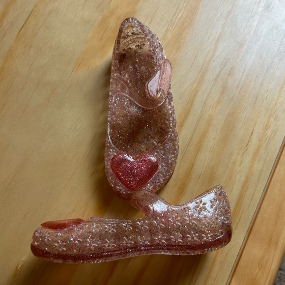 3/$10 Old Navy Heart Jelly Shoes Sz 7 - Picture 2 of 2